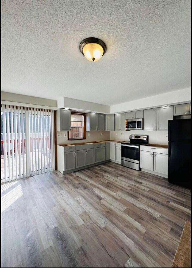 Photo - 49 Woodmont Ave