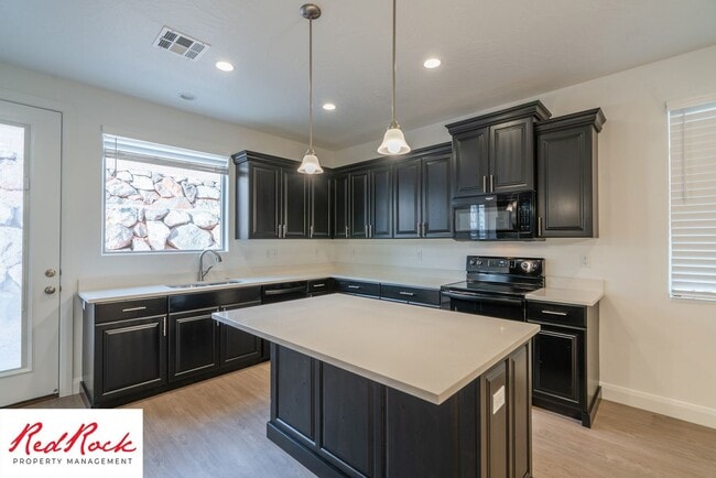 Photo - LIMITED TIME OFFER: 3 Bedroom, 2 Bath.  Fr...