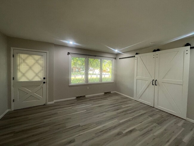 Photo - 735 W Kingsley St
