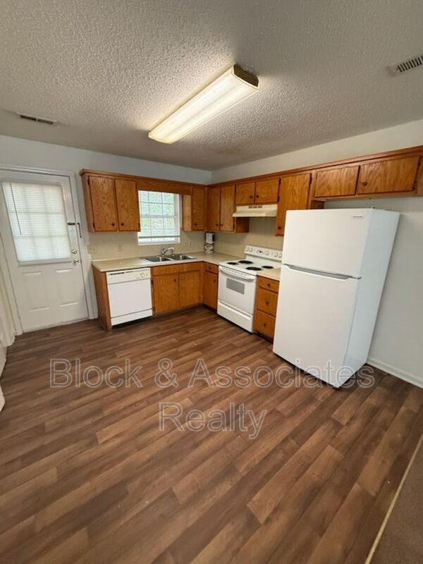 Photo - 714 Breeze Hill Rd