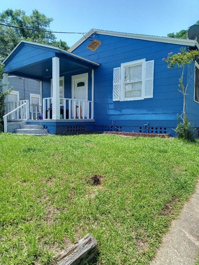 5616 Calvin Ave