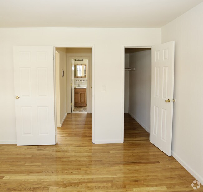 Bedroom - Dartmouth Village
