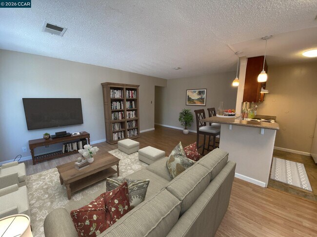 Photo - 2118 Peppertree Way Unit 4