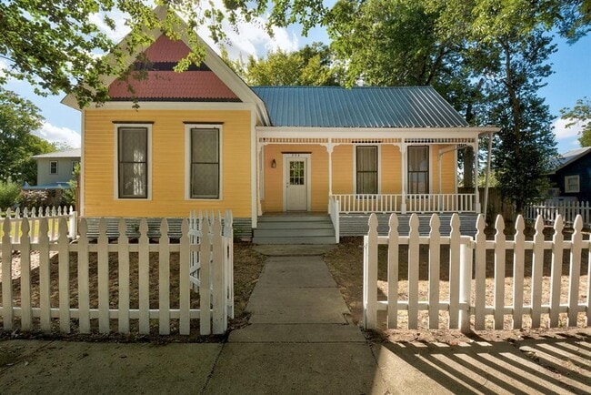 Building Photo - 304 Olive St