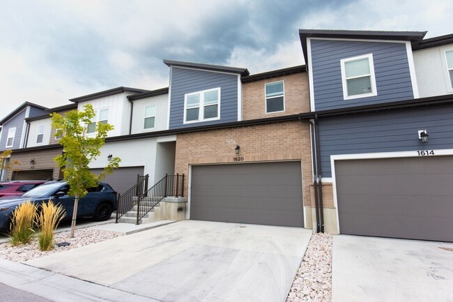 Photo - Pet-Friendly 3 Bed | 2.5 Bath Home in Exchange, Lehi. Available Aug 1.