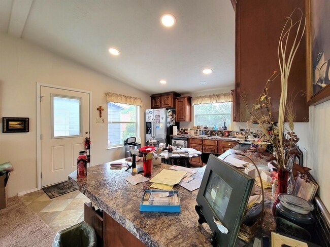 Photo - 114 First Ave E