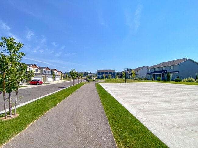 Walking trails at Tori's Place - Diamond Rock Rentals