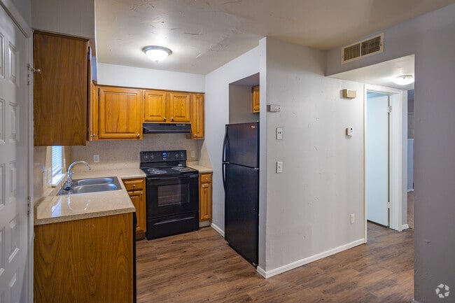 Mansion West - Kitchen