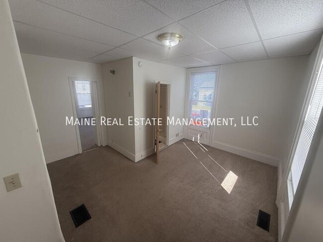 Building Photo - 329 Union St Rental