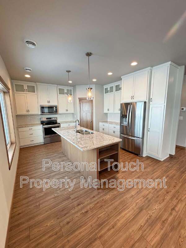 Photo - 1608 6th Ave NE