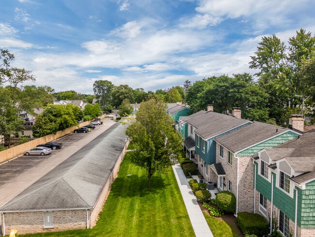 Photo - Edgewood Court North