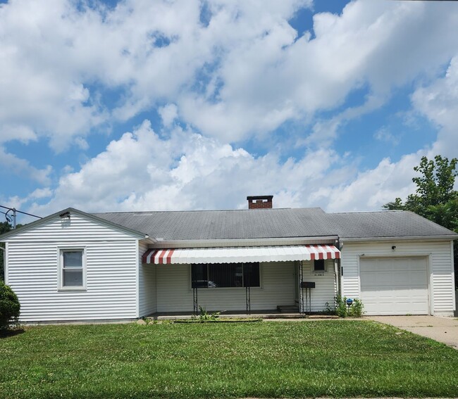 Conveniently located Belpre Home - Conveniently located Belpre Home