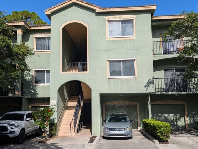 350 Crestwood Cir Unit 201