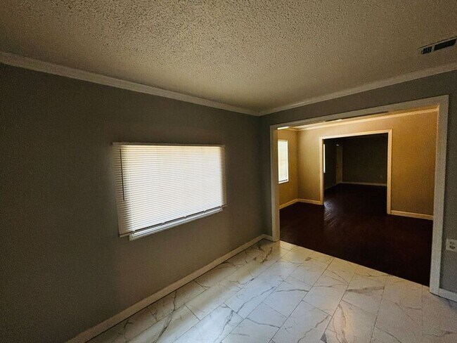 Photo - 377 E Leavell Woods Dr