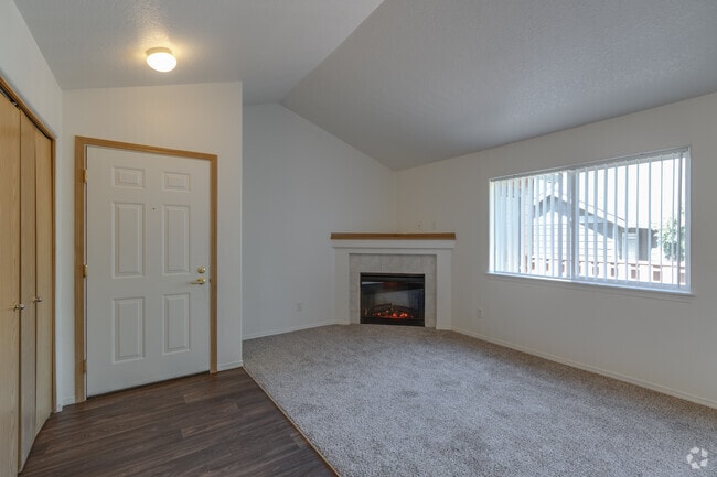 3BR, 2BA - 1,044SF - Living Room
