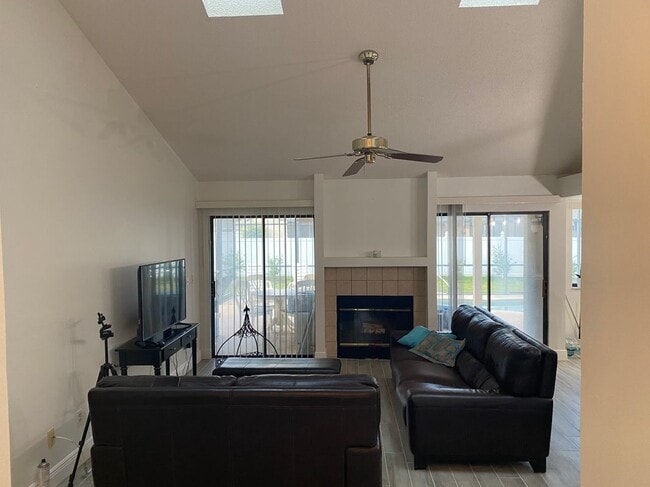 Photo - 580 Carrigan Ave