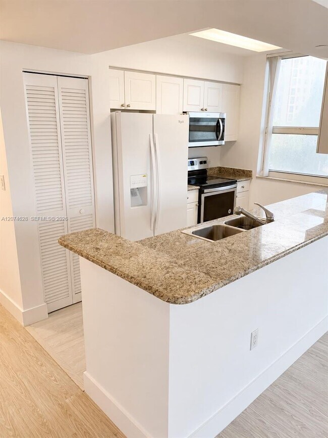 19501 W Country Club Dr Unit 408