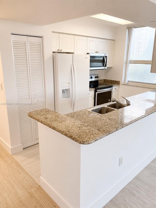 Photo - 19501 W Country Club Dr Unit 408