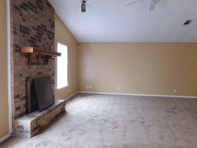 1606 Daude Ave