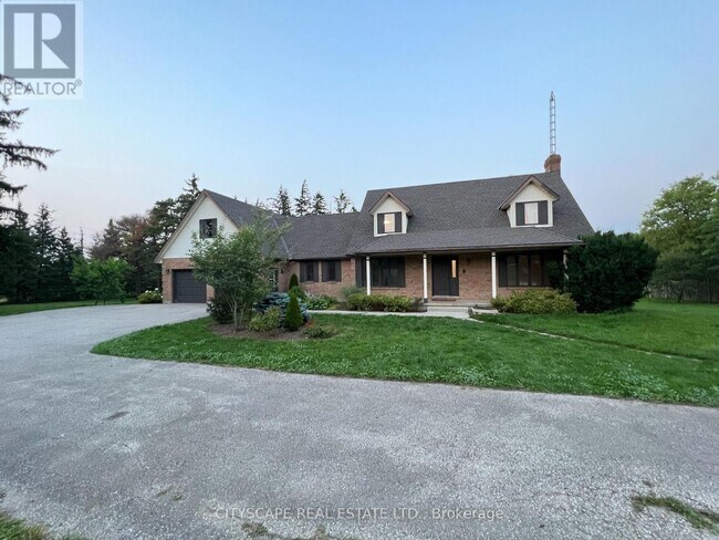 Photo - 2361 Victoria St N