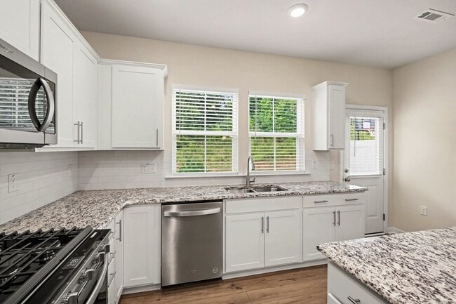 Photo - 909 Falls Grove Trl