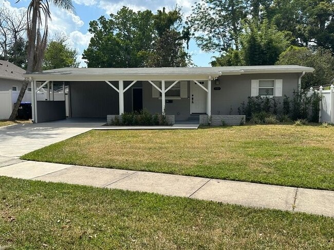 Building Photo - Beautiful 3 bedroom, 2 bath home located i...