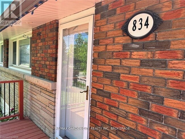 Photo - 834 David St