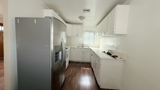 Photo - 4112 W Victory Blvd Unit 4112