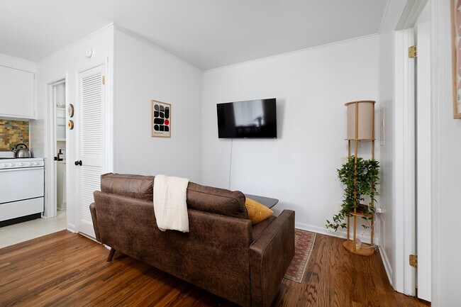 Photo - 839 N Smith Rd