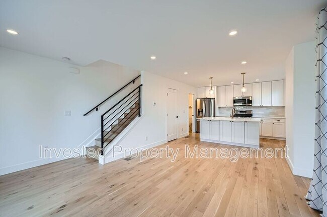Photo - 1405 Yates St