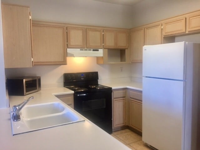 Photo - RB 2 Br 2 BathPetOK+washer+Dryer All Appl 2 Prkg spots>TEXT 858-774-1574 Unit 2727