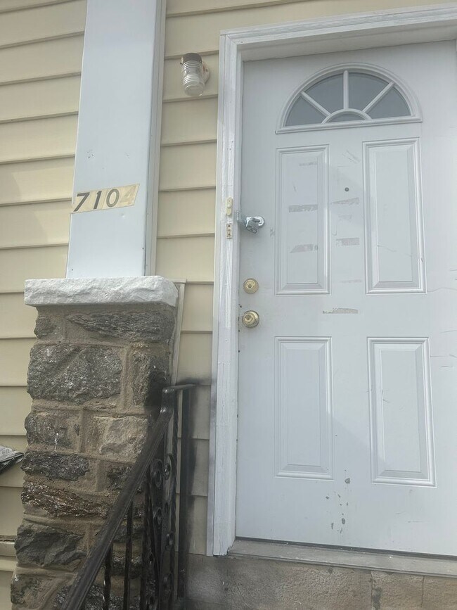 Photo - 7104 N Broad St Unidad 2