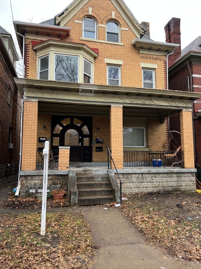 Building Photo - 229 Amber St Unit 3