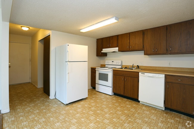 1BR, 1BA - 645SF - Kitchen