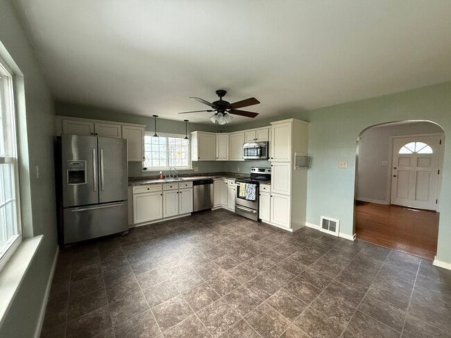 Photo - 701 W Oak St