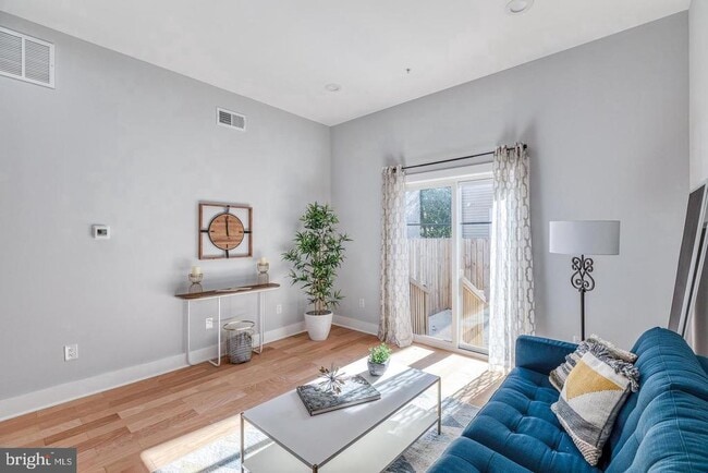 Photo - 2636 Latona St