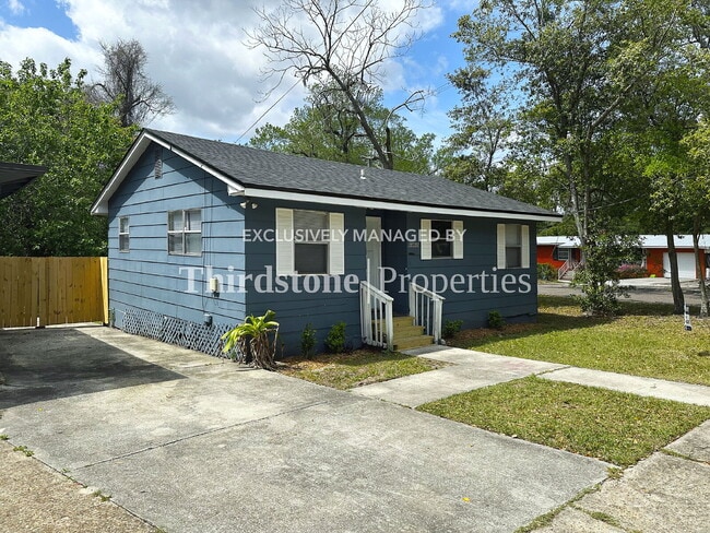 Photo - 6460 Lanark Ave