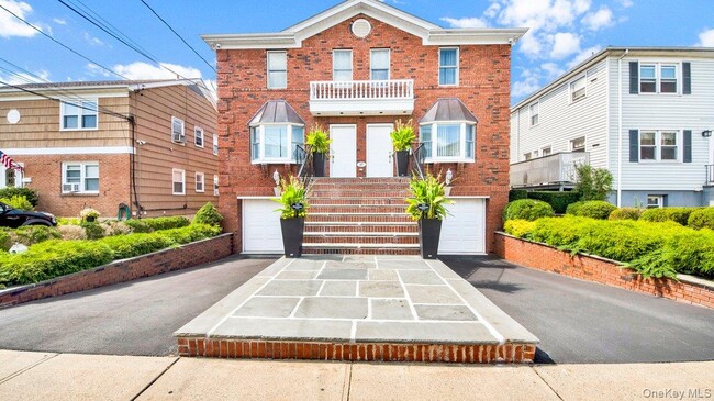 Building Photo - 27 Woodside Ave Unit Apt B