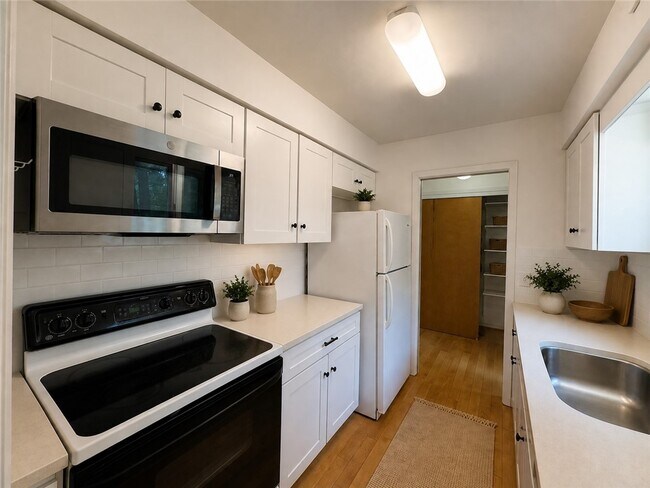 Photo - 142 Burleigh Dr