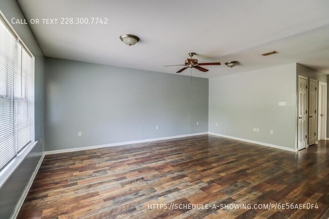 Photo - 124 30th 1/2 St-B Unit B