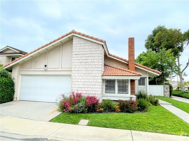 Building Photo - 17 Fallbrook Rental