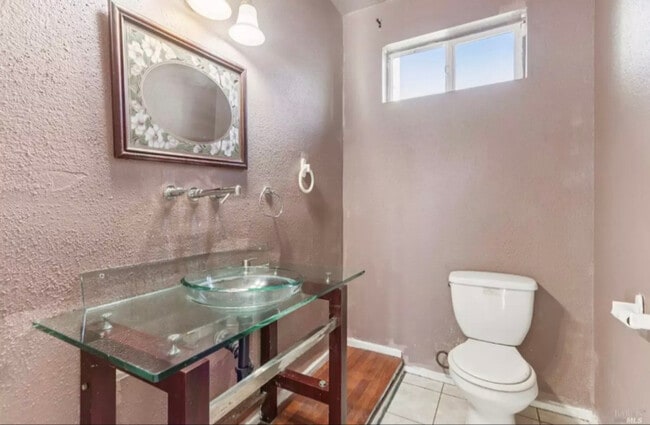 Photo - 507 Kings Way