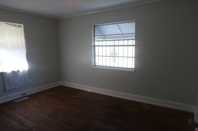 Photo - 716 Robin Rd