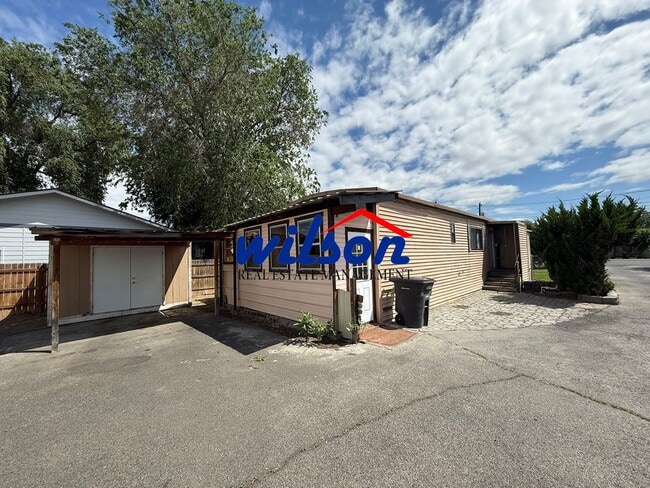 Building Photo - Charming 2 Bed, 2 Bath Home with Water, Sewer and Garbage Paid!