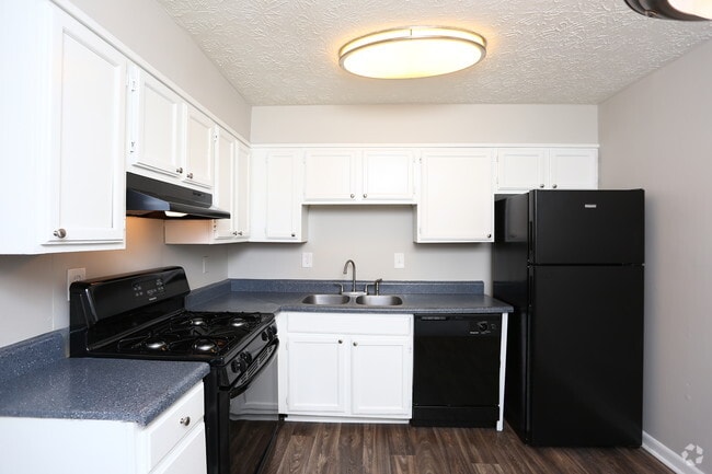 Brookfield Park Townhomes & Apartments