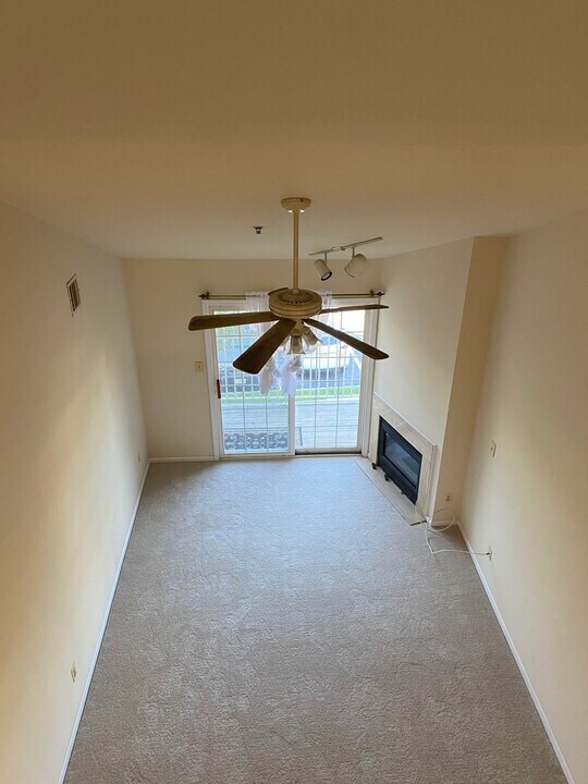 Photo - 220 Cambridge Ct