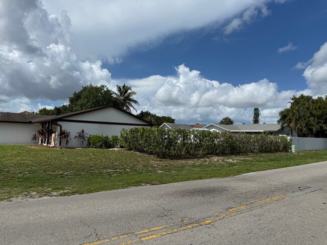 Photo - 1701 41st Ter SW