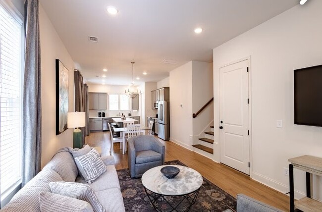 Photo - 406 N Donahue Dr