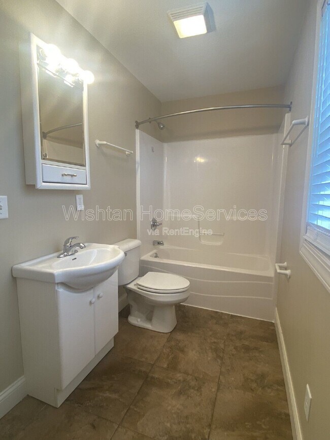 Photo - 524 W Murray St