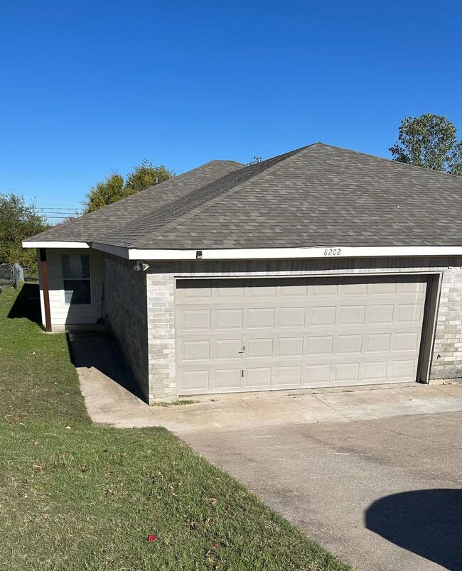 Building Photo - MARY8200-02 Unit 8202